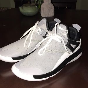 Air Jordan 4 Fly ‘89 Gray/White Size 6.5 Y - NEW